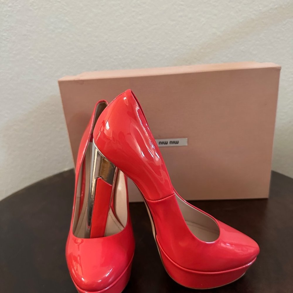 MIU MIU, Patent Leather PINK pump showstopper